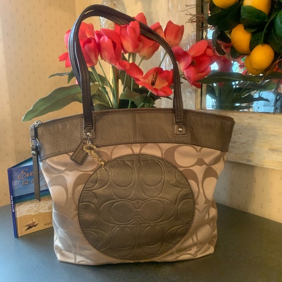 Coach signature VINTAGE cloth Tote, Large C pattern. Taupe colored leather. - Picture 1 of 9